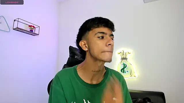 Snapshot of dikey_62 chatting on 03-19-25, 08:22 dikey 62 online show from 03-19-25, 08:22