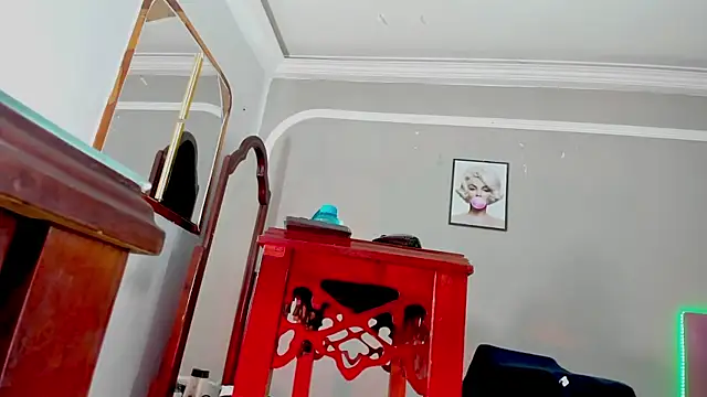 Jimena Grey online show from 12-21-25, 06:31