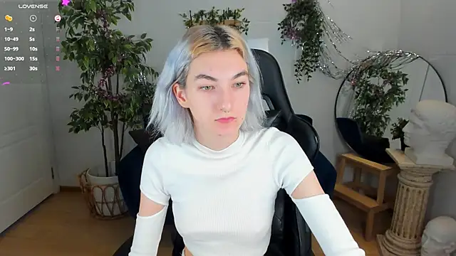 Snapshot of Mia_Cheers chatting on 12-08-24, 01:47 Mia Cheers online show from 12-08-24, 01:47