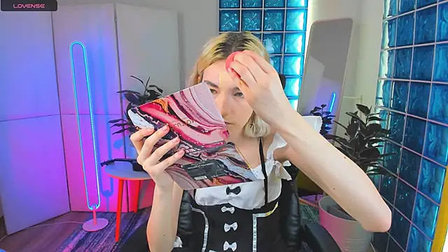 Snapshot of Mia_Cheers chatting on 02-14-25, 01:51 Mia Cheers online show from 02-14-25, 01:51