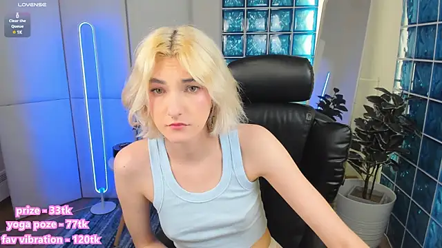 Snapshot of Mia_Cheers chatting on 03-20-25, 04:53 Mia Cheers online show from 03-20-25, 04:53