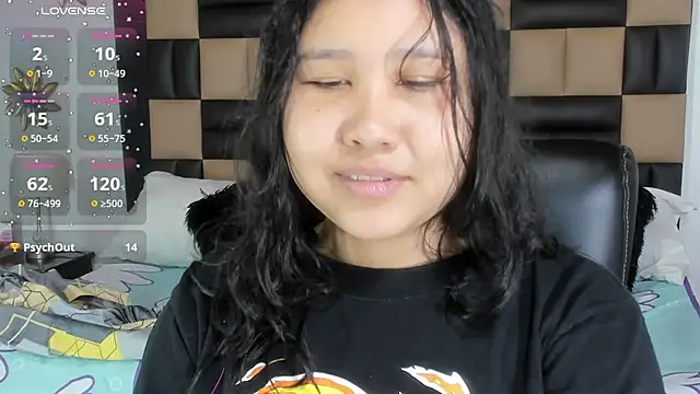 Snapshot of BonnyDelux chatting on 12-17-24, 12:33 BonnyDelux online show from 12-17-24, 12:33