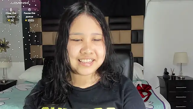 Snapshot of BonnyDelux chatting on 12-20-24, 03:53 BonnyDelux online show from 12-20-24, 03:53