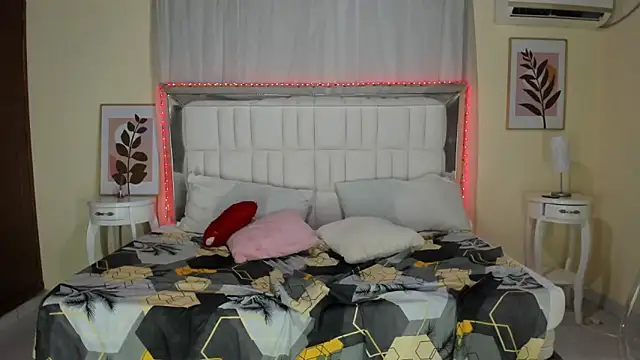 Snapshot of BonnyDelux chatting on 01-29-25, 06:50 BonnyDelux online show from 01-29-25, 06:50