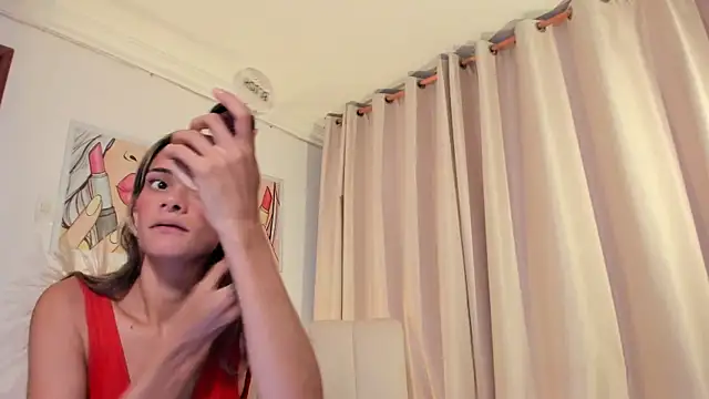 Snapshot of SkiinnyAna chatting on 12-18-25, 07:42 SkiinnyAna online show from 12-18-25, 07:42