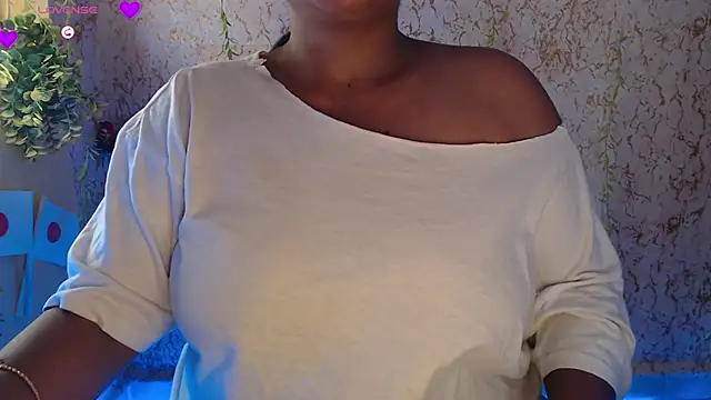 Snapshot of Prita07 chatting on 06-15-26, 04:04 Prita07 online show from 06-15-26, 04:04