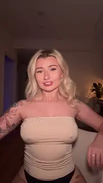 Snapshot of Anour_amour chatting on 06-17-26, 01:41 Anour amour online show from 06-17-26, 01:41