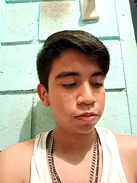 Snapshot of ElGiyuu25 chatting on 02-05-26, 01:32 ElGiyuu25 online show from 02-05-26, 01:32