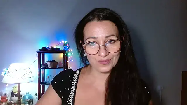 Snapshot of KeisyNeonX chatting on 11-18-25, 08:35 KeisyNeonX online show from 11-18-25, 08:35