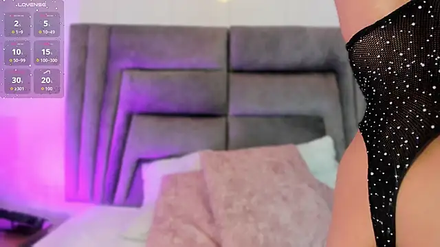 sophiee smith online show from 10-21-25, 11:33