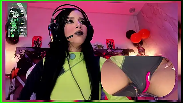 Snapshot of SweetieCloe_ chatting on 10-27-25, 09:41 SweetieCloe online show from 10-27-25, 09:41