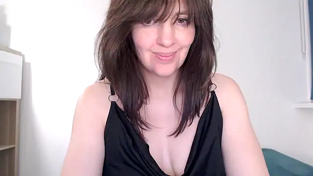 Ella Next Door online show from 04-05-26, 10:18