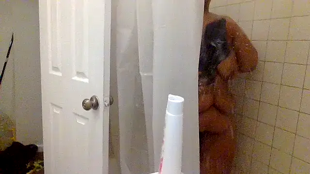 Snapshot of AllLeggs chatting on 12-03-24, 02:36 AllLeggs online show from 12-03-24, 02:36