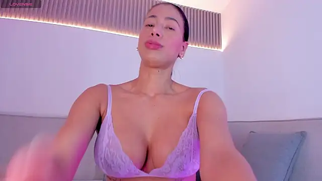 Snapshot of jasminehill_ chatting on 01-16-26, 12:31 jasminehill online show from 01-16-26, 12:31