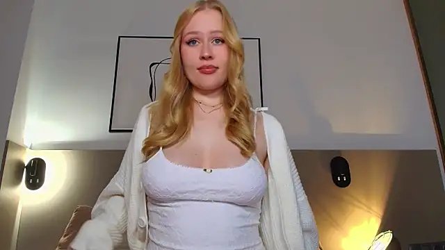 Snapshot of JuliaJaee chatting on 09-28-25, 04:23 JuliaJaee online show from 09-28-25, 04:23