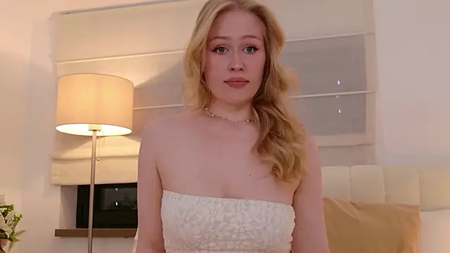 Snapshot of JuliaJaee chatting on 06-16-26, 03:58 JuliaJaee online show from 06-16-26, 03:58