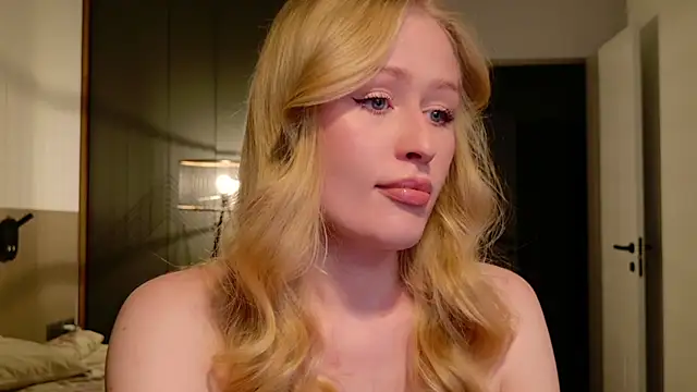 Snapshot of JuliaJaee chatting on 07-11-26, 04:43 JuliaJaee online show from 07-11-26, 04:43