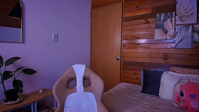 amber curly online show from 04-20-26, 06:53