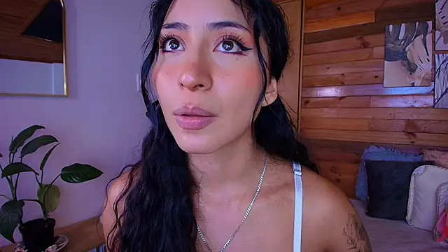 Snapshot of amber_curly chatting on 05-30-26, 06:16 amber curly online show from 05-30-26, 06:16