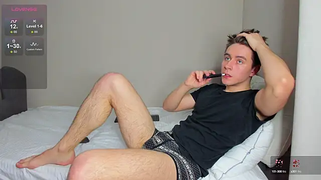 Snapshot of TaisonBrownX chatting on 12-10-24, 07:43 TaisonBrownX online show from 12-10-24, 07:43