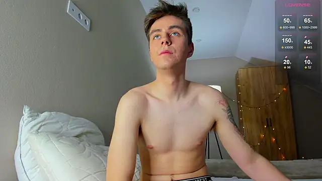 Snapshot of TaisonBrownX chatting on 12-15-24, 07:42 TaisonBrownX online show from 12-15-24, 07:42