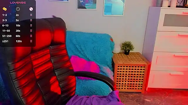 Snapshot of BellaTorne_ chatting on 12-04-24, 07:34 BellaTorne online show from 12-04-24, 07:34