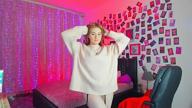 Snapshot of BellaTorne_ chatting on 03-06-25, 02:29 BellaTorne online show from 03-06-25, 02:29