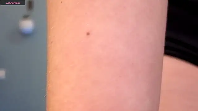 Snapshot of AnnaMaee chatting on 02-10-25, 12:52 AnnaMaee online show from 02-10-25, 12:52