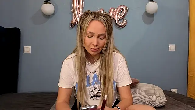 Snapshot of AnnaMaee chatting on 02-28-25, 09:12 AnnaMaee online show from 02-28-25, 09:12