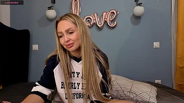 Snapshot of AnnaMaee chatting on 03-01-25, 08:21 AnnaMaee online show from 03-01-25, 08:21