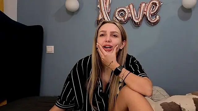 Snapshot of AnnaMaee chatting on 03-03-25, 12:48 AnnaMaee online show from 03-03-25, 12:48