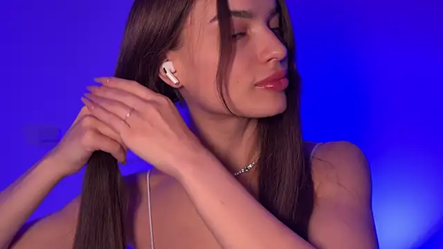 Snapshot of JodyBlow chatting on 12-18-25, 08:15 JodyBlow online show from 12-18-25, 08:15