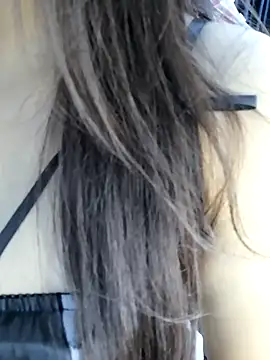 Snapshot of _Linez_ chatting on 10-08-25, 06:27  Linez  online show from 10-08-25, 06:27