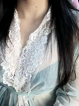 Snapshot of _Linez_ chatting on 10-31-25, 06:31  Linez  online show from 10-31-25, 06:31