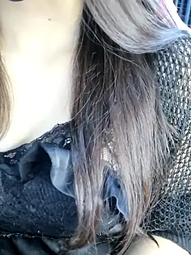 Snapshot of _Linez_ chatting on 11-01-25, 04:53  Linez  online show from 11-01-25, 04:53