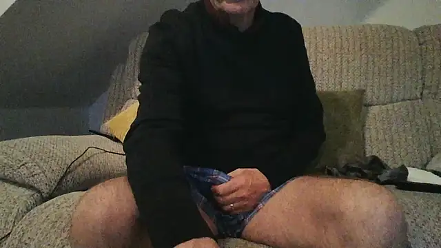 Snapshot of mr_english50 chatting on 11-04-25, 06:23 mr english50 online show from 11-04-25, 06:23