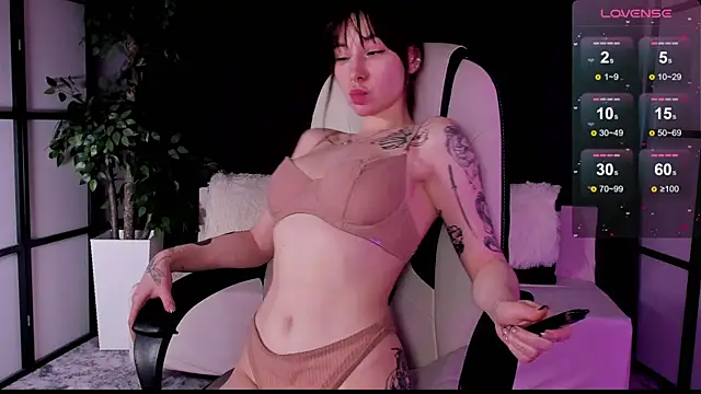 Snapshot of risingrose_ chatting on 03-07-25, 05:29 risingrose online show from 03-07-25, 05:29