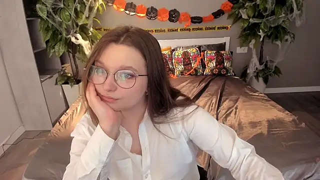 MagicPeachh  online show from 10-30-25, 01:34