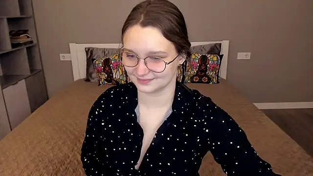 MagicPeachh  online show from 11-25-25, 06:46