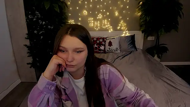 Snapshot of MagicPeachh_ chatting on 12-17-25, 02:12 MagicPeachh online show from 12-17-25, 02:12