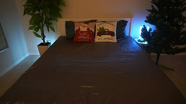 Snapshot of MagicPeachh_ chatting on 12-19-25, 06:53 MagicPeachh online show from 12-19-25, 06:53