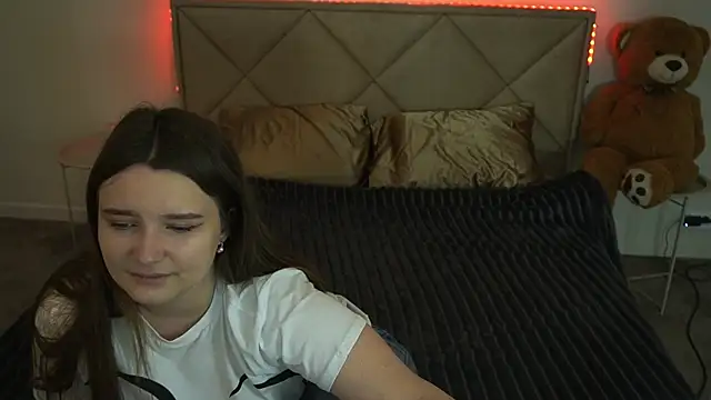 MagicPeachh  online show from 05-14-26, 05:47