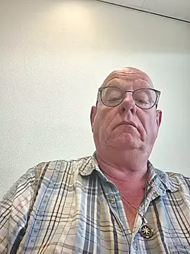 andrejoyfull64 online show from 07-01-26, 11:23