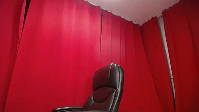 Snapshot of LaraFire chatting on 09-26-25, 09:46 LaraFire online show from 09-26-25, 09:46