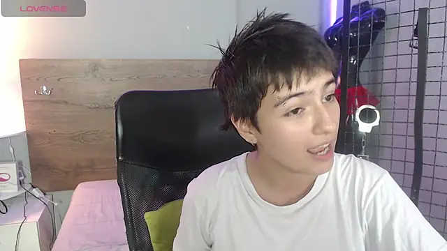 Snapshot of Bryce_Evans chatting on 12-17-24, 08:43 Bryce Evans online show from 12-17-24, 08:43