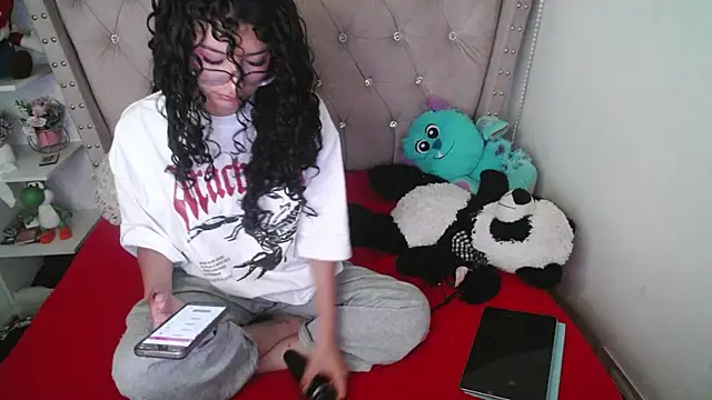 Snapshot of CherieCurl chatting on 12-16-25, 02:55 CherieCurl online show from 12-16-25, 02:55