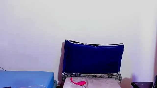 Snapshot of Lauren_Hills069 chatting on 12-20-25, 10:06 Lauren Hills069 online show from 12-20-25, 10:06