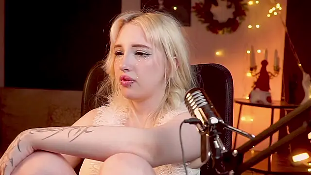 AmayaSakura online show from 12-25-24, 04:01