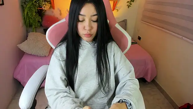 Snapshot of Starliee__ chatting on 10-24-25, 12:41 Starliee online show from 10-24-25, 12:41