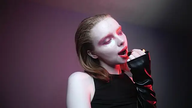 ginger hugs online show from 01-11-25, 01:06